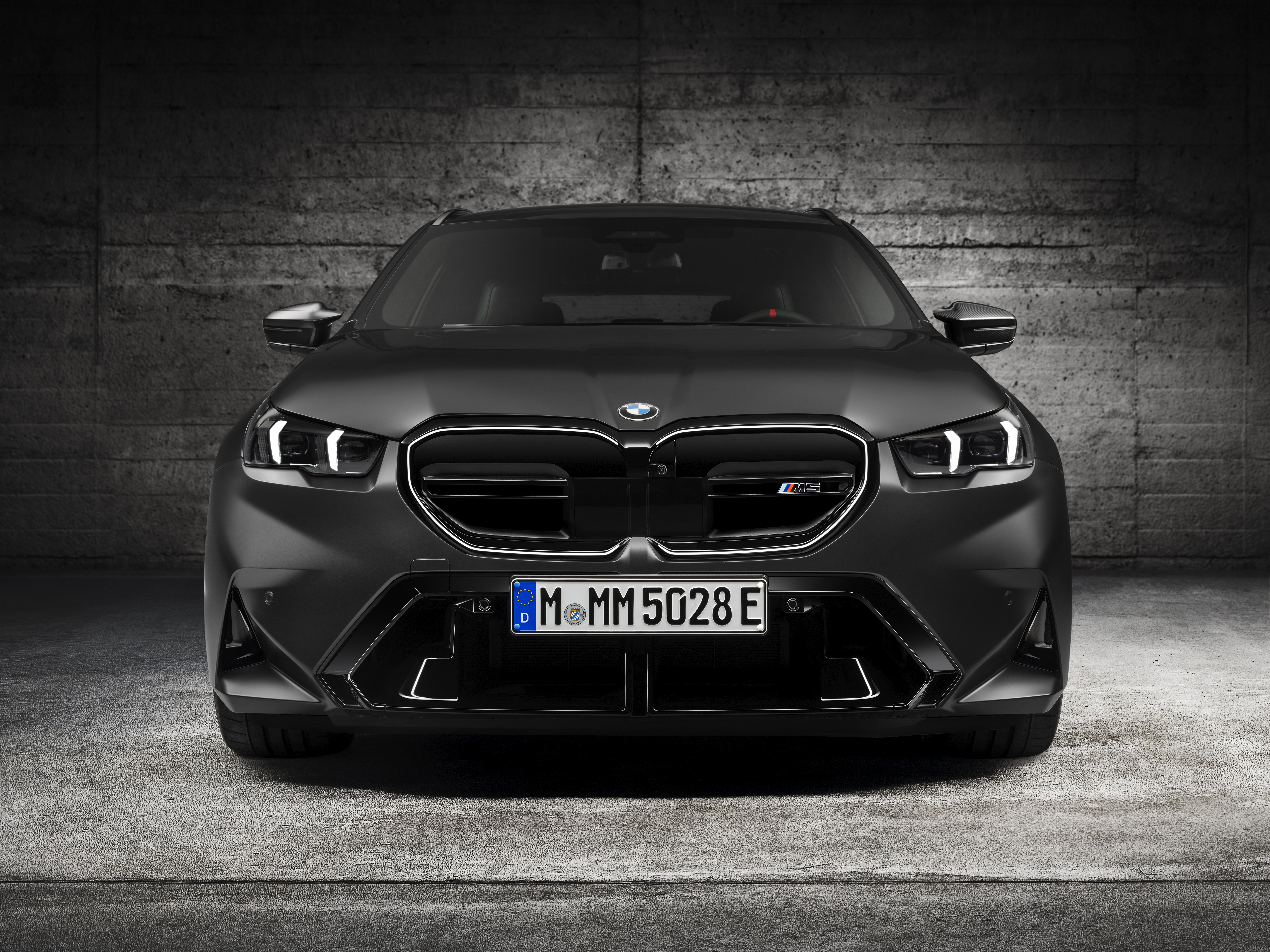 BMW M5 TOURING | NOVÝ SPORTOVNÍ KOMBÍK | V8 HYBRID 727 KONÍ | BLOG | INFORMACE | PRVNÍ REZERVACE ONLINE |  AUTOiBUY.com